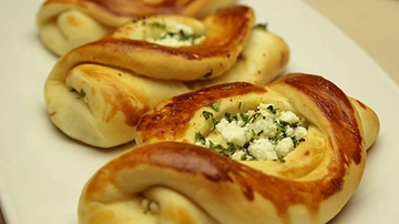 Mayalı Karnıyarık Poğaça Tarifi ve Malzemeleri